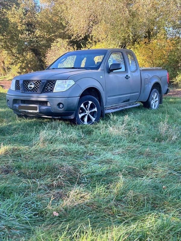 Grün Gebraucht 2006 Nissan Navara Abholung | 4.990 € (Fairer Preis) - Bild 1/4