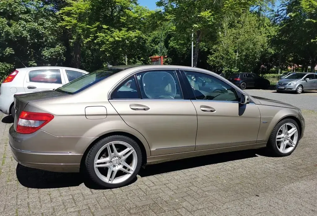 Gebraucht Mercedes C250 204 PS (150 kW) 2010 Beige Limousine