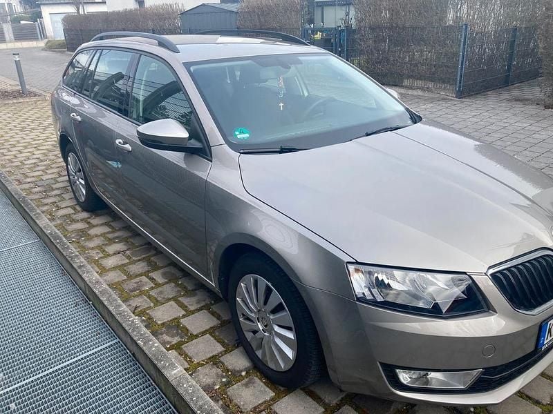 Gebraucht Skoda Octavia Ambition 105 PS (77 kW) 2014 Beige Kleinwagen