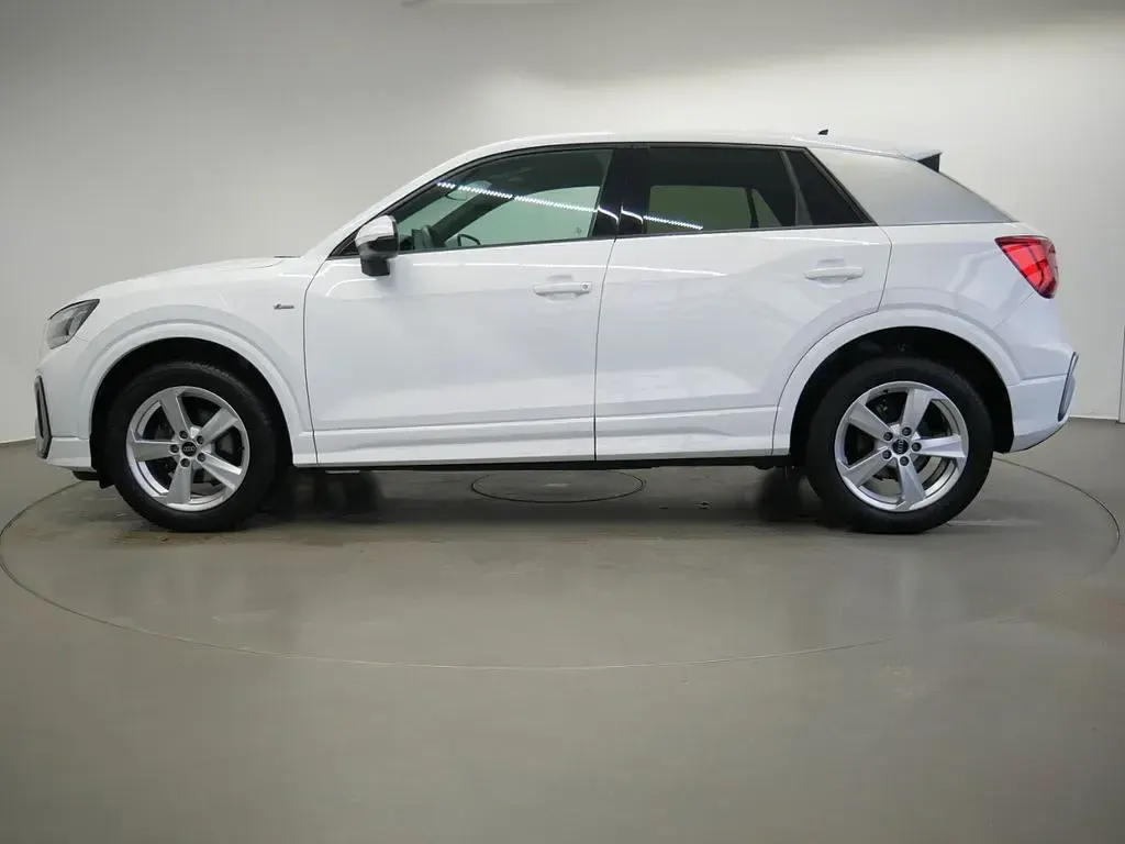 Używany Audi Q2 S-Line 150 KM (110 kW) 2024 Biały SUV