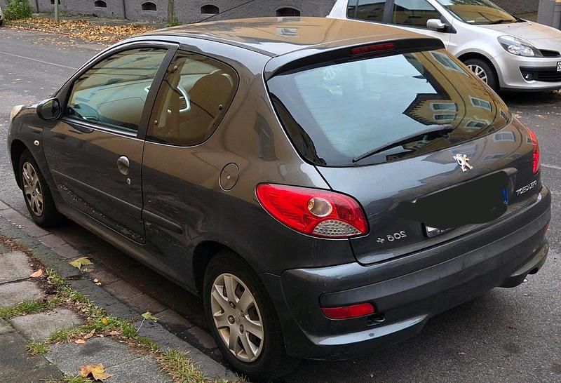 Gebraucht Peugeot 206+ 68 PS (50 kW) 2010 Grau Kleinwagen
