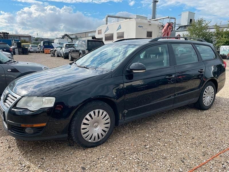 Schwarz Gebraucht 2008 VW Passat Trendline Limousine | 1.200 € (Superpreis) - Bild 1/4