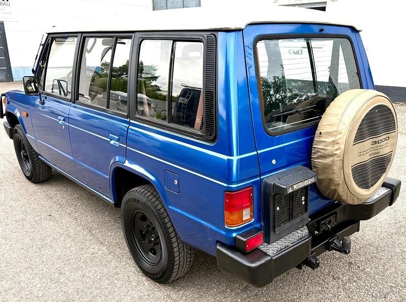 Blau Gebraucht 1990 Mitsubishi Pajero Top SUV | 9.490 € - Bild 1/4
