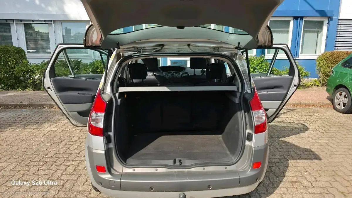 Gebraucht Renault Scénic II 110 PS (80 kW) 2006 Silber Van / Kleinbus