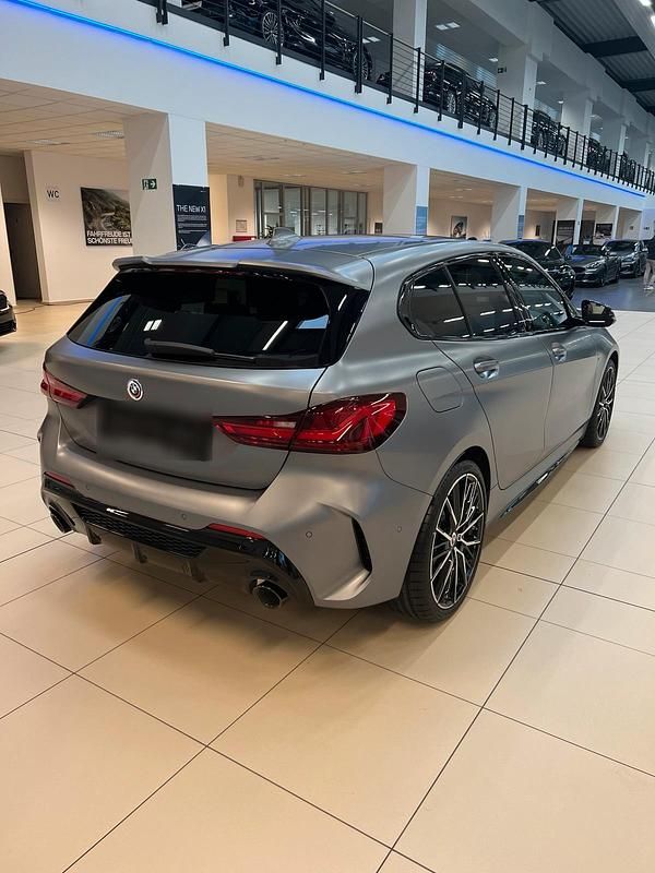 Gebraucht BMW M135 306 PS (225 kW) 2023 Grau Kleinwagen