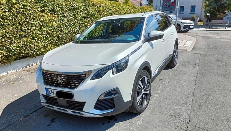 Weiß Gebraucht 2019 Peugeot 5008 Allure Van / Kleinbus | 16.200 € (Guter Preis) - Bild 1/4