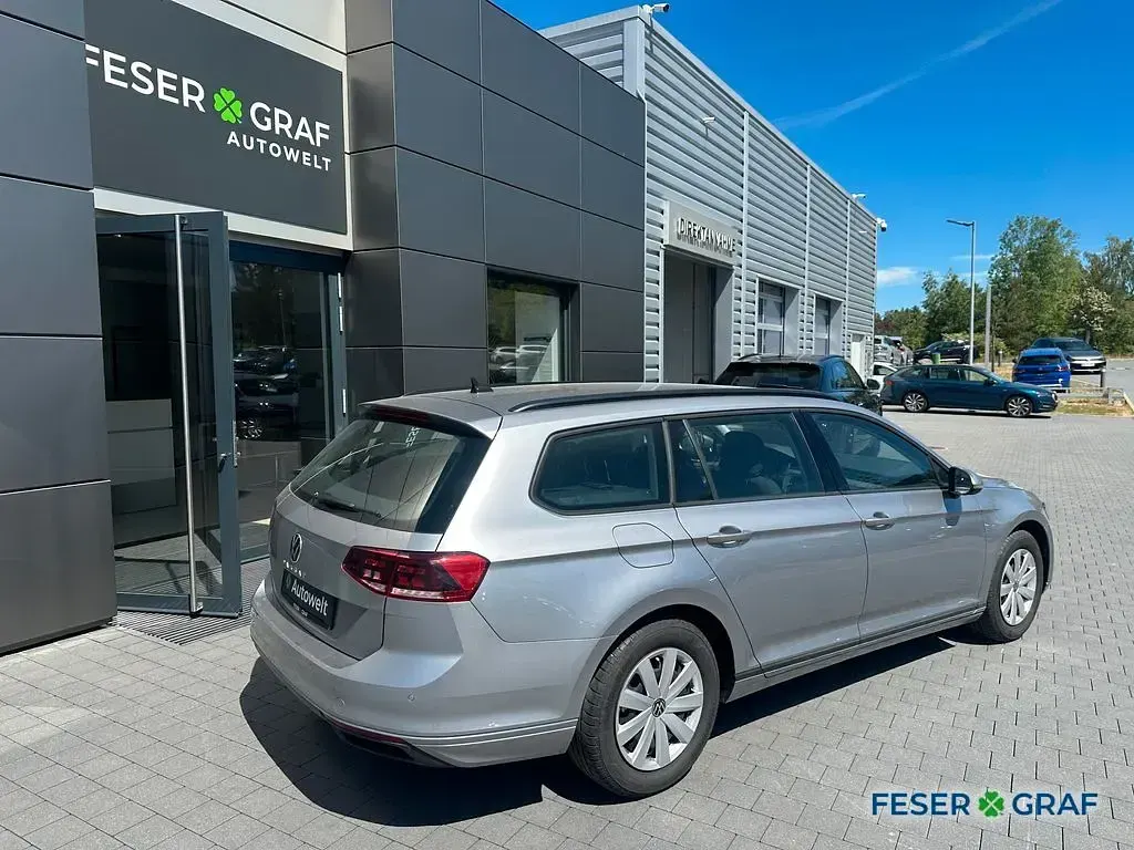 Gebraucht VW Passat 150 PS (110 kW) 2022 Silber Kombi