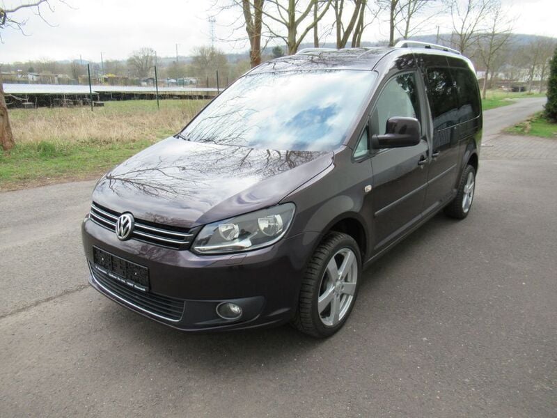 Violet Gebraucht 2014 VW Caddy Maxi Highline Van / Kleinbus | 17.999 € - Bild 1/4
