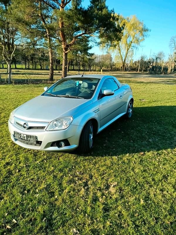 Silber Gebraucht 2006 Opel Tigra Cabrio | 2.000 € (Fairer Preis) - Bild 1/4