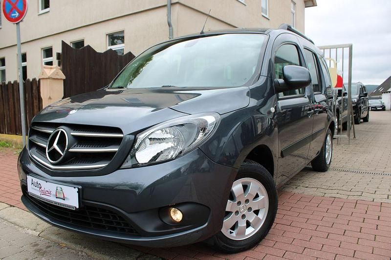 Grau Gebraucht 2019 Mercedes Citan 108 Kombi | 14.990 € - Bild 1/4