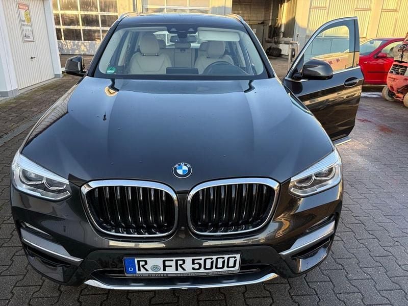 Grau Gebraucht 2018 BMW X3 Luxury Line SUV | 29.990 € (Fairer Preis) - Bild 1/4