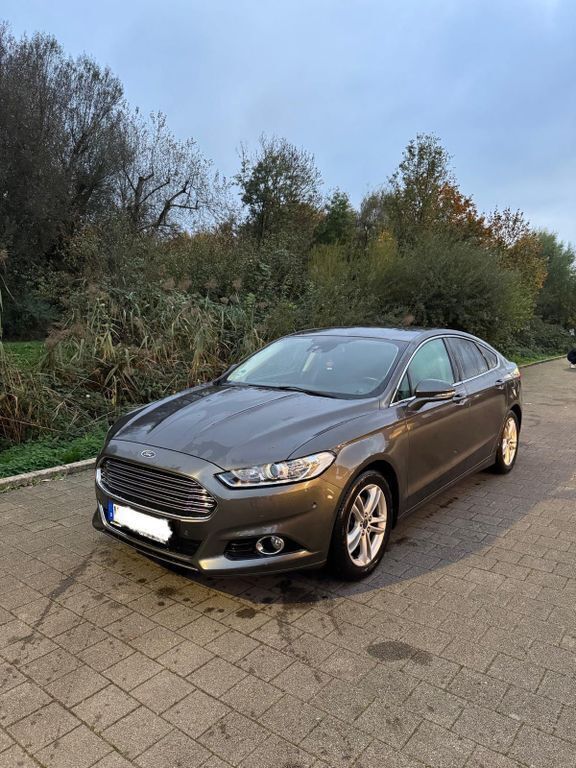Grau Gebraucht 2018 Ford Mondeo Titanium Limousine | 16.000 € (Fairer Preis) - Bild 1/4