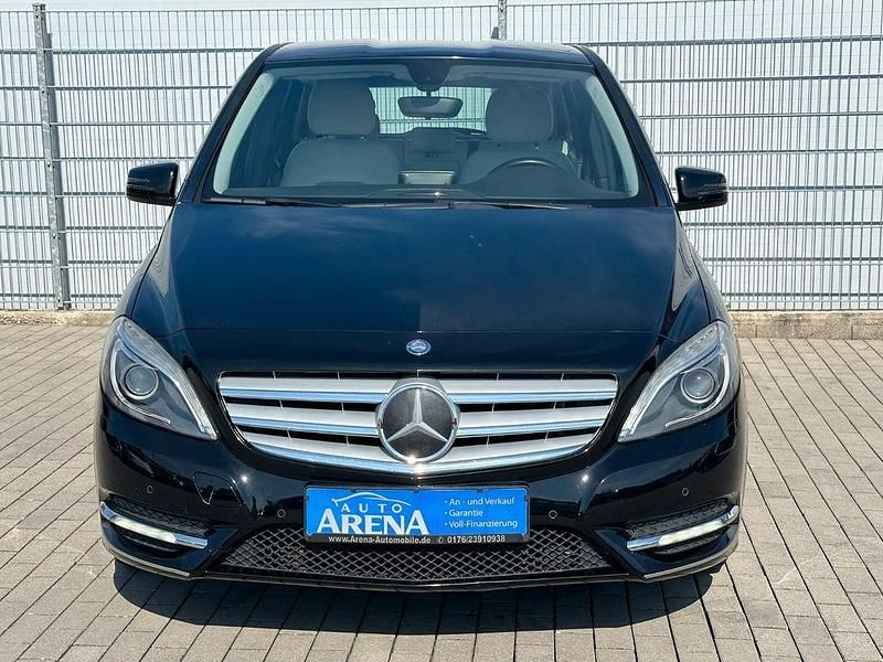 Gebraucht Mercedes B180 122 PS (89 kW) 2012 Schwarz Van / Kleinbus