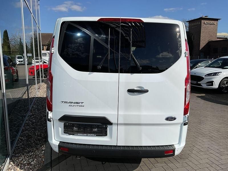 Gebraucht Ford Transit Custom Trend 131 PS (96 kW) 2023 Lackierung solid "frostweiá" (braun) braun Kombi