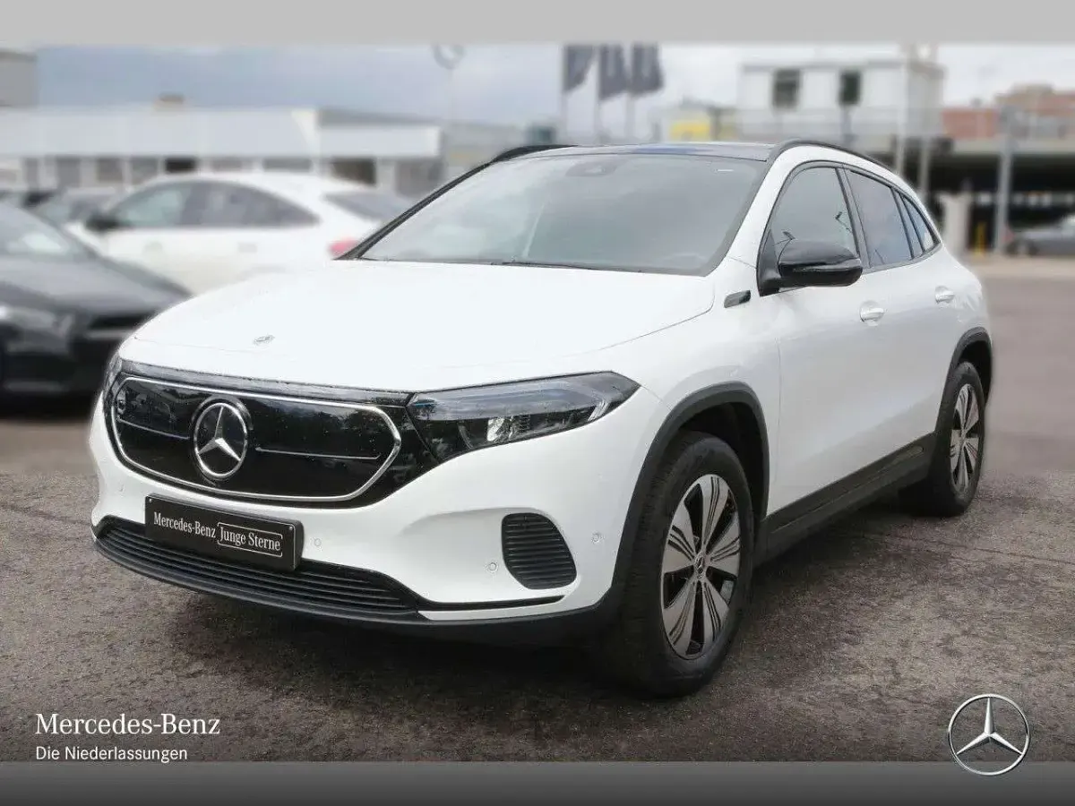 Second-hand Mercedes EQA250 Progressive 139 kW (190 CP) 2022 Alb SUV
