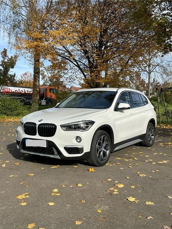 Weiß Gebraucht 2019 BMW X1 SUV | 17.900 € (Superpreis) - Bild 1/4