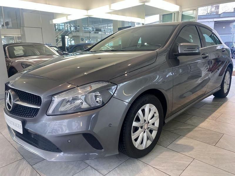 Gebraucht Mercedes A180 122 PS (89 kW) 2016 Grau Limousine