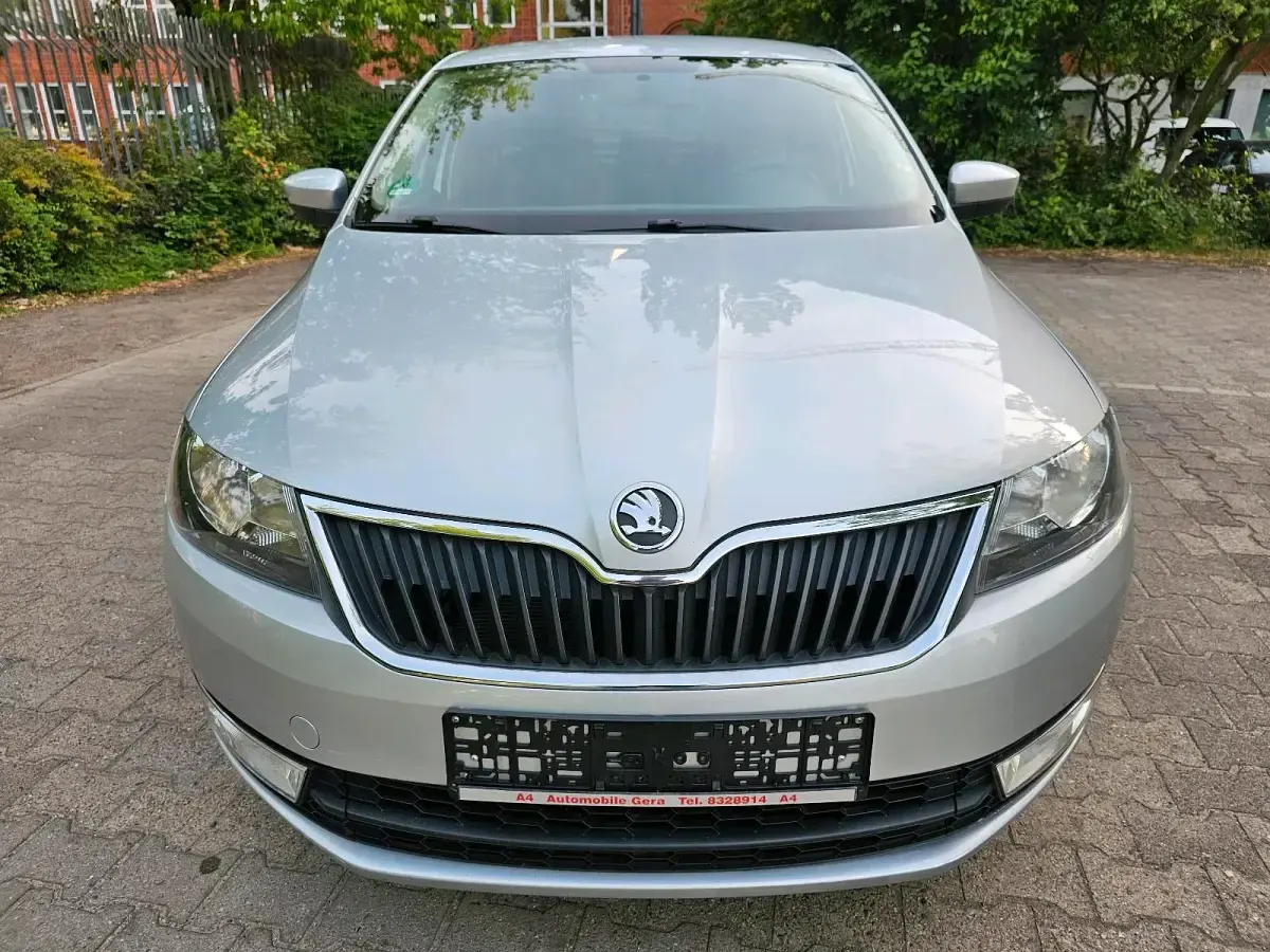 Gebraucht Skoda Rapid Ambition 122 PS (89 kW) 2013 Silber Kleinwagen