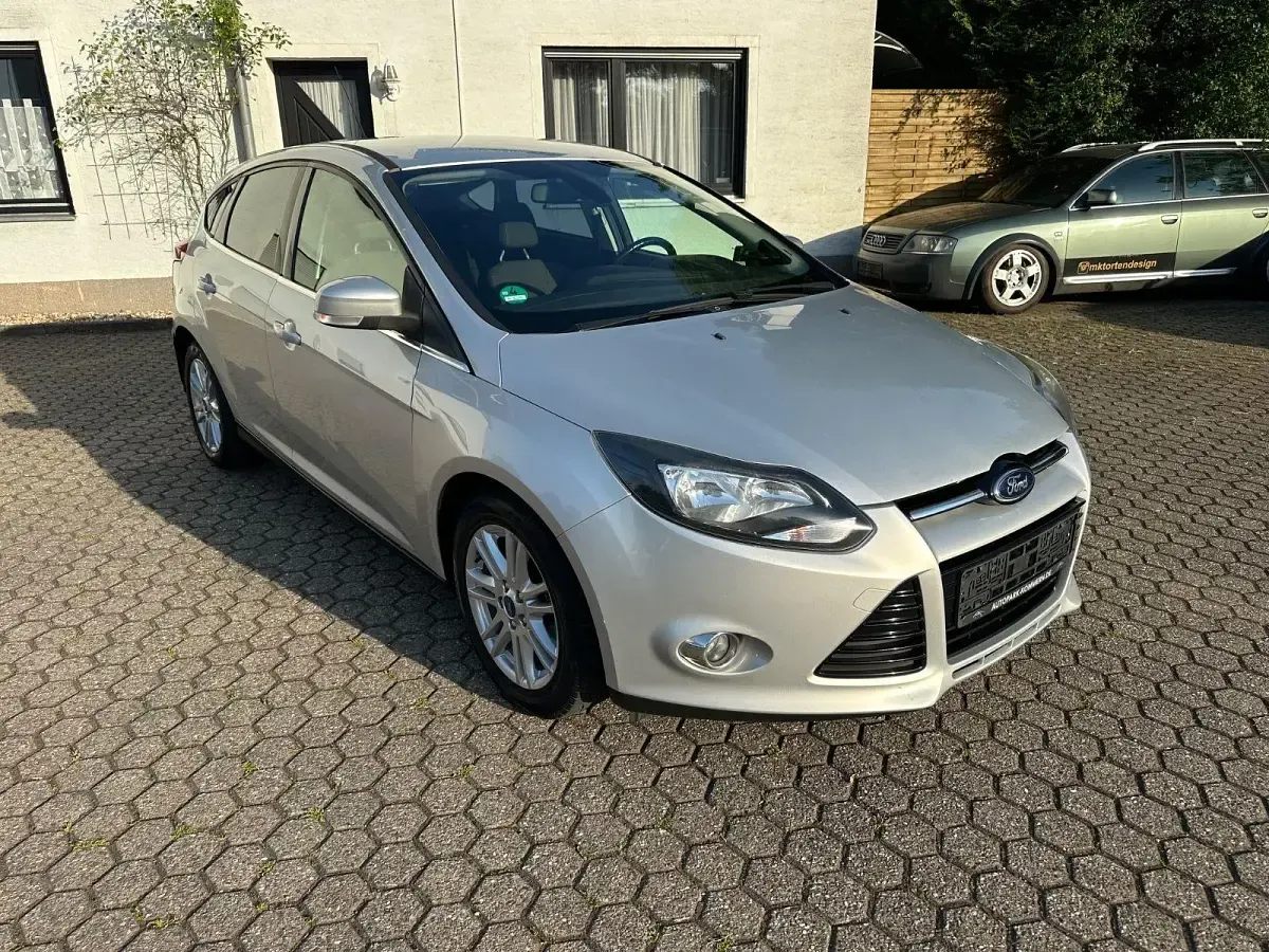 Gebraucht Ford Focus Titanium 116 PS (85 kW) 2013 Silber Kleinwagen