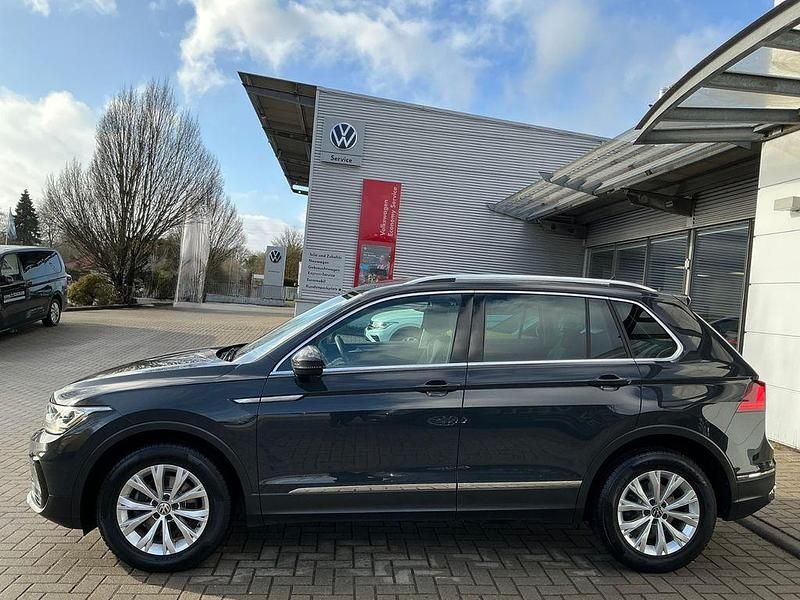 Gebraucht VW Tiguan Elegance 150 PS (110 kW) 2023 Grau SUV