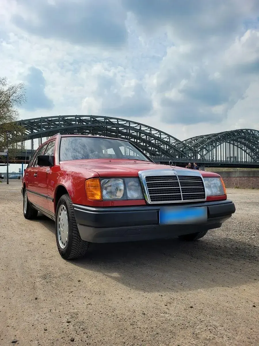 Gebraucht Mercedes 230 132 PS (97 kW) 1988 Rot Kombi