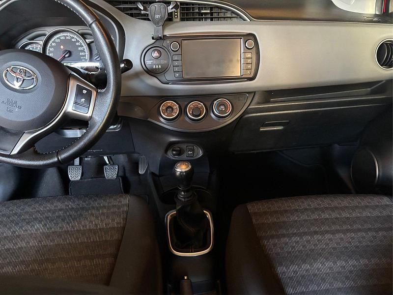 Gebraucht Toyota Yaris 99 PS (72 kW) 2016 Rot Kleinwagen