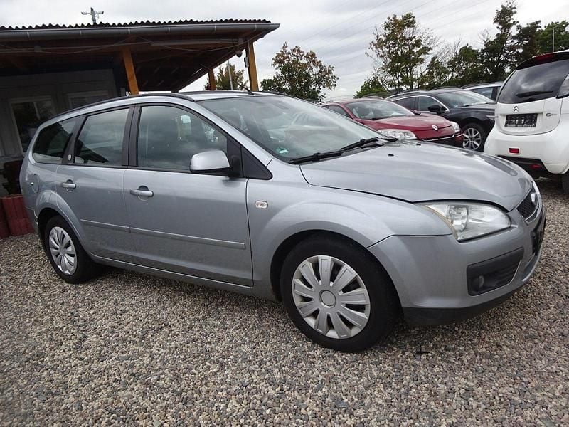 Gebraucht Ford Focus Ghia 116 PS (85 kW) 2005 Grau Kombi