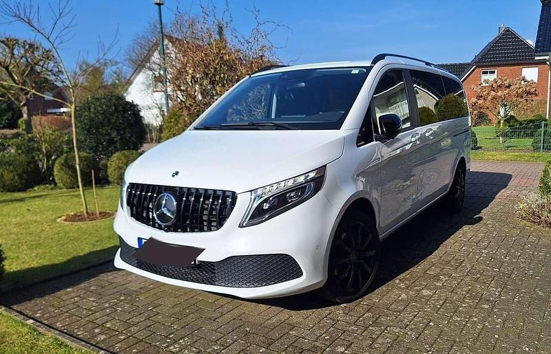Weiß Gebraucht 2022 Mercedes V250 Van / Kleinbus | 53.450 € (Guter Preis) - Bild 1/4