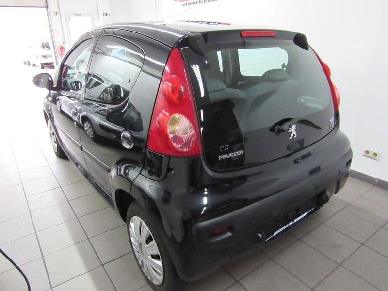 Gebraucht Peugeot 107 Urban Move 68 PS (50 kW) 2008 Schwarz Kleinwagen