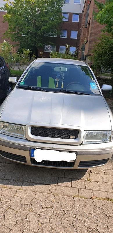 Silber Gebraucht 2002 Skoda Octavia Limousine | 600 € (Superpreis) - Bild 1/4