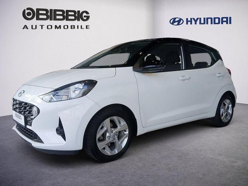 Gebraucht Hyundai i10 Trend 84 PS (61 kW) 2022 Weiß Kleinwagen