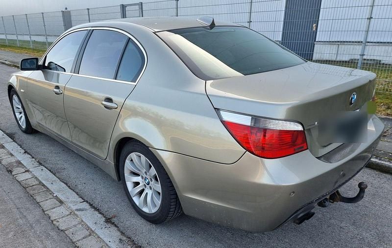 Gebraucht BMW 530 231 PS (169 kW) 2007 Gold Limousine