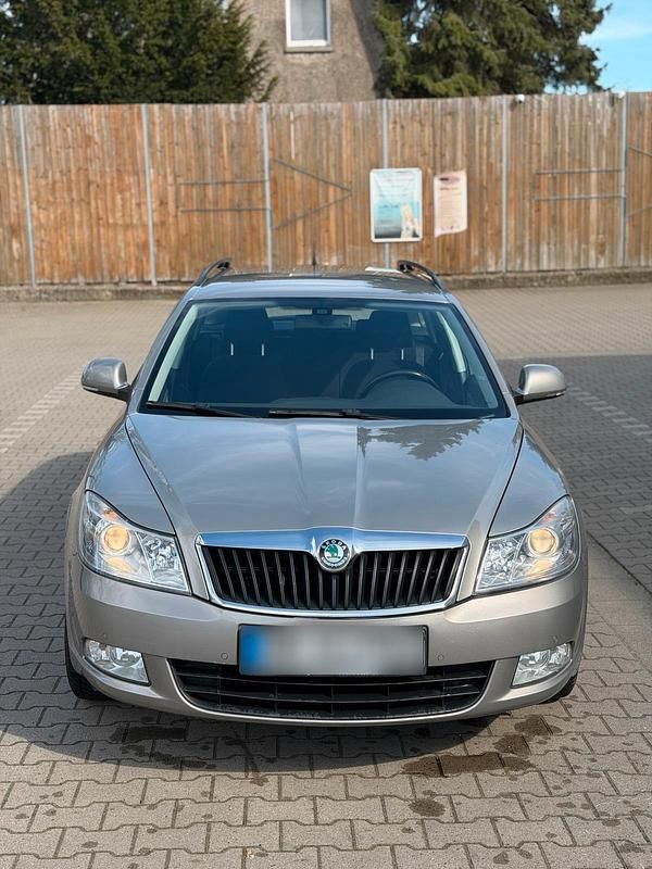 Gebraucht Skoda Octavia 106 PS (77 kW) 2011 Silber Kombi