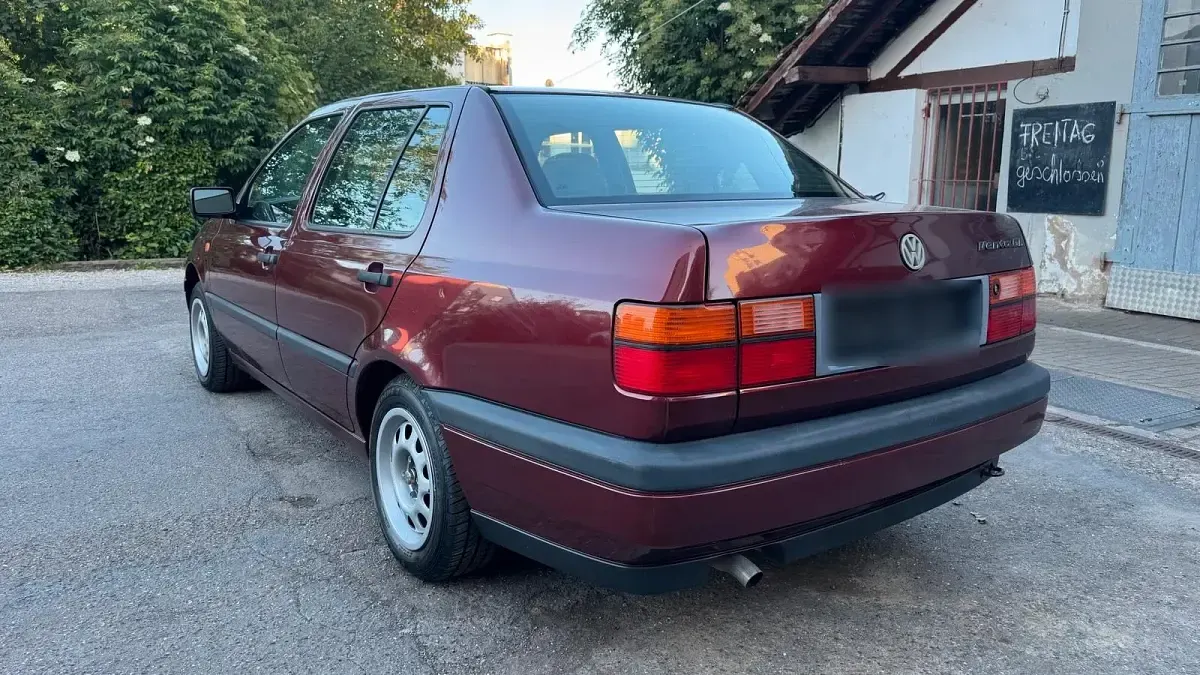 Gebraucht VW Vento 90 PS (66 kW) 1992 Rot Limousine