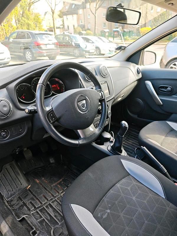 Gebraucht Dacia Sandero Stepway 90 PS (66 kW) 2016 Schwarz Kleinwagen