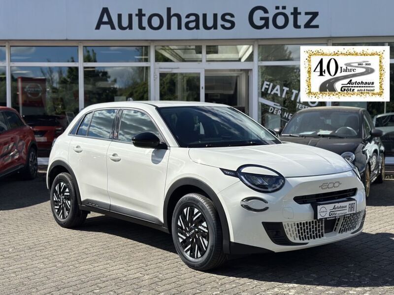 Weiß Neu 2025 Fiat 600E Red SUV | 33.690 € - Bild 1/4