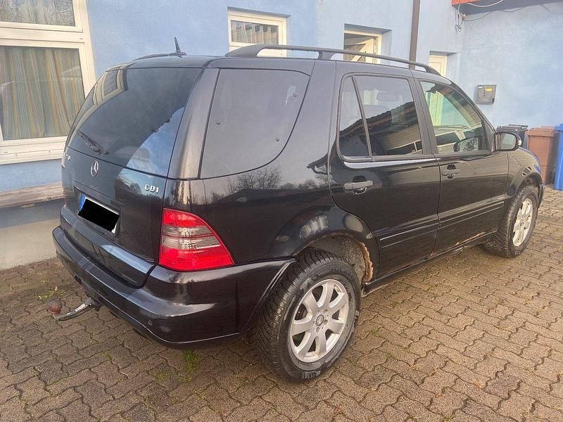 Gebraucht Mercedes ML270 163 PS (119 kW) 2002 Schwarz SUV
