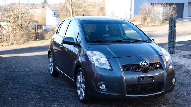 Gebraucht Toyota Yaris 133 PS (97 kW) 2007 Grau Limousine