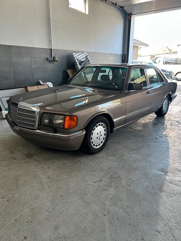 Gold Gebraucht 1986 Mercedes E420 Limousine | 6.500 € - Bild 1/4