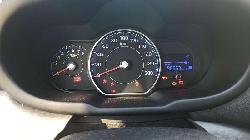 Gebraucht Hyundai i10 69 PS (50 kW) 2012 Schwarz Kleinwagen