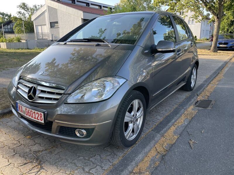 Grau Gebraucht 2010 Mercedes A160 Limousine | 2.200 € (Guter Preis) - Bild 1/4