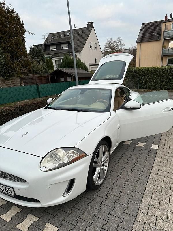 Gebraucht Jaguar XK 385 PS (283 kW) 2011 Weiß Coupé