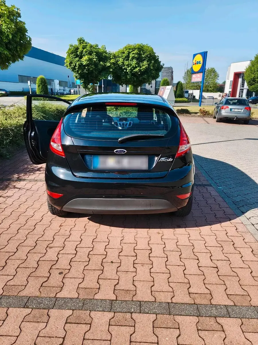 Gebraucht Ford Fiesta 81 PS (59 kW) 2011 Schwarz Kleinwagen