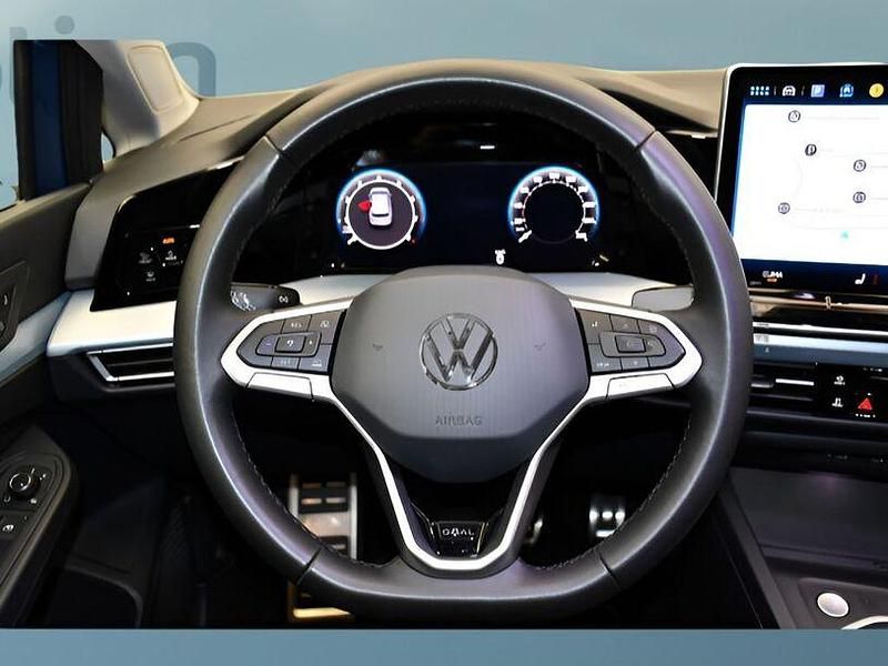 Gebraucht VW Golf VIII 116 PS (85 kW) 2025 Blau Kleinwagen