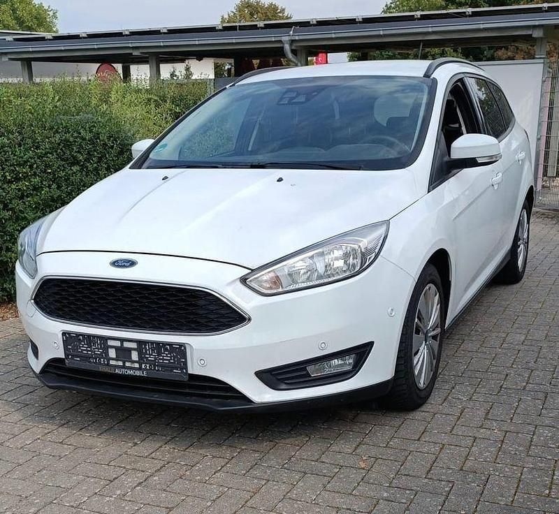 Weiß Gebraucht 2017 Ford Focus Business Edition Limousine | 5.390 € (Superpreis) - Bild 1/4