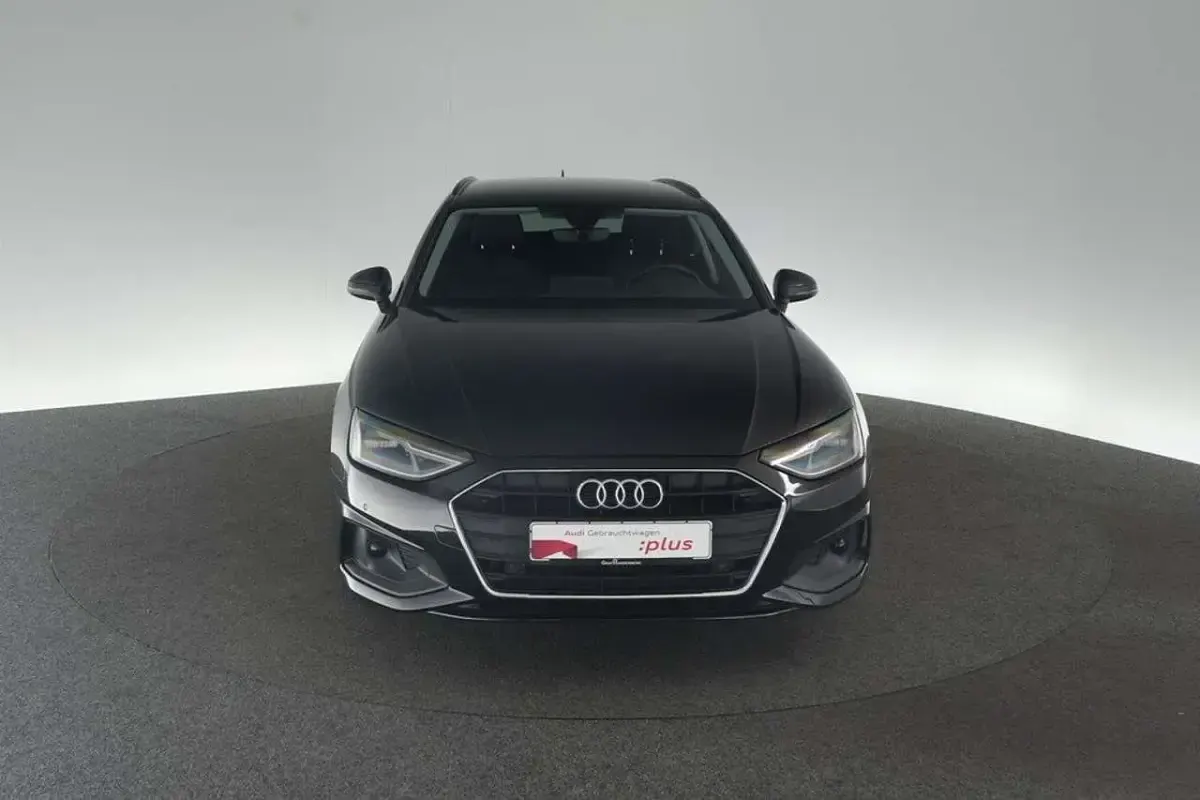 Gebraucht Audi A4 163 PS (119 kW) 2023 Brillantschwarz Kombi