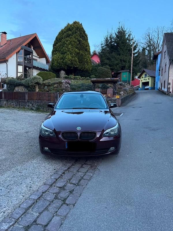 Gebraucht BMW 525 218 PS (160 kW) 2008 Rot Limousine