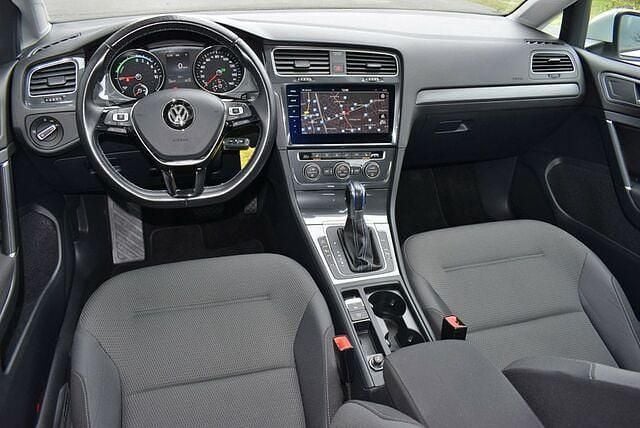 Gebraucht VW e-Golf 100 kW (136 PS) 2020 Weiß Kleinwagen