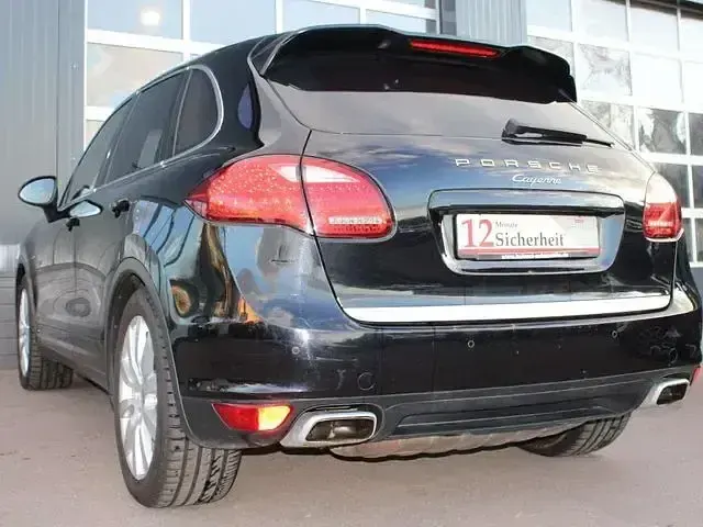 Gebraucht Porsche Cayenne 239 PS (175 kW) 2010 Tiefschwarzmetallic SUV