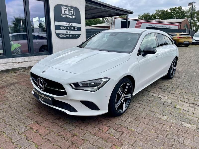 Weiß Gebraucht 2019 Mercedes CLA200 Shooting Brake Kombi | 22.999 € (Fairer Preis) - Bild 1/4